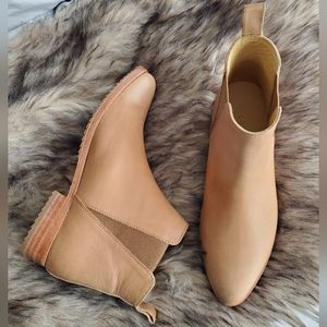 VGUC Nisolo Everyday Chelsea Boots in Almond, sz 8.5 (7.5-8)